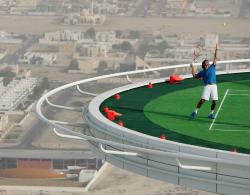 Burj Al Arab - Roger Federer beim Tennis auf dem Heliport