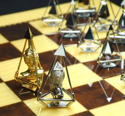 Schachspiel aus Gold und Diamanten von Charles Hollander