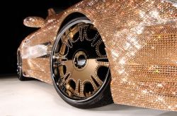 Mercedes Benz SL600 mit 300.000 Swarovksi Kristallen besetzt