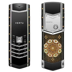 Vier Vertu Gold-Handys in Japan vorgestellt