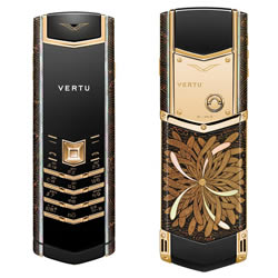 Vier Vertu Gold-Handys in Japan vorgestellt