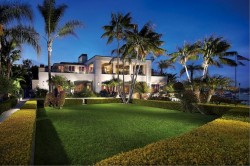 Villa in Newport Beach am Meer gelegen