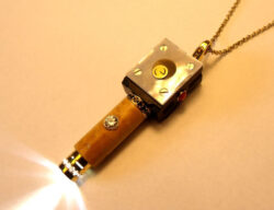 eluxio Schmucktaschenlampe aus Ebenholz