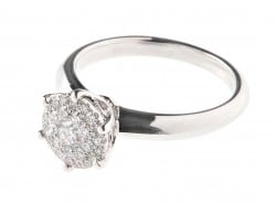 klassischer Diamant Ring für den Heiratsantrag