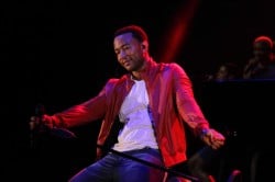 John Legend bekommt Bühnenoutfits von Gucci