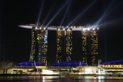 Das teuerste Gebäude ist das Marina Bay Sands in Singapur