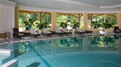 Das Hotel Royal - Evian Resort - eingebettet in wunderschöne Landschaft