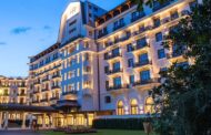 Das Hotel Royal - Evian Resort - eingebettet in wunderschöne Landschaft
