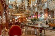 Das New York Café in Budapest: Ein Ort voller Geschichte und Eleganz